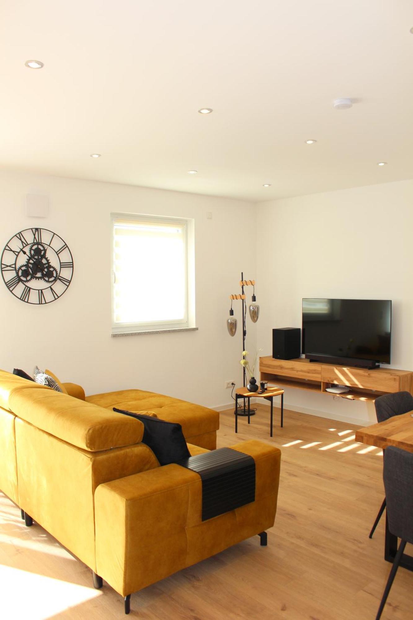Apartment Mit Voll Ausgestatetter Kueche, Badewanne, Balkon, Parkplatz Vor Dem Haus, Ruhig Gelegen, Ada4 Kulmbach Buitenkant foto