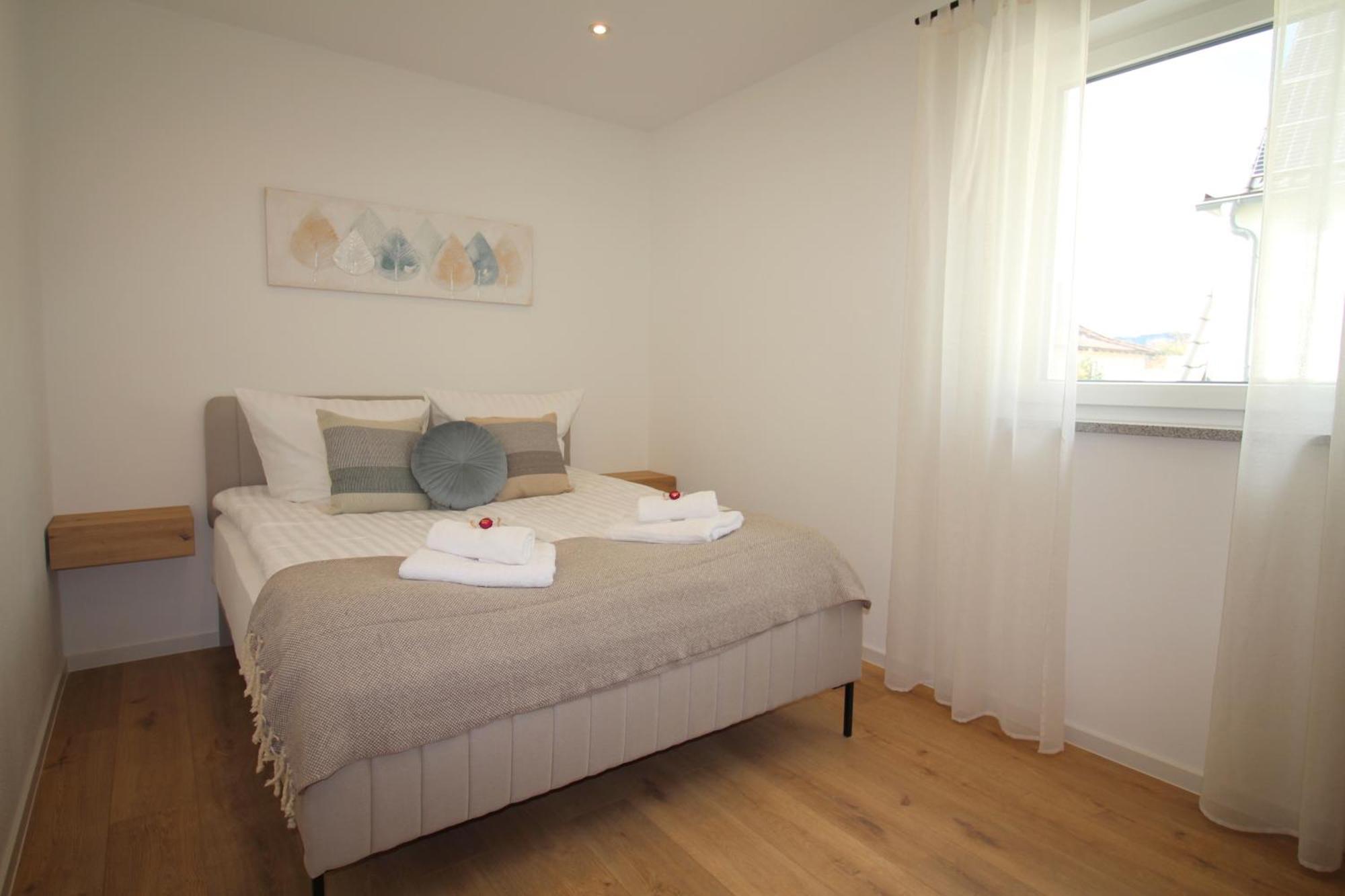 Apartment Mit Voll Ausgestatetter Kueche, Badewanne, Balkon, Parkplatz Vor Dem Haus, Ruhig Gelegen, Ada4 Kulmbach Buitenkant foto