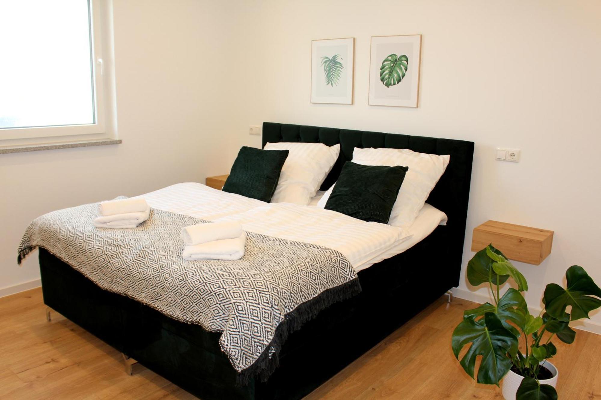 Apartment Mit Voll Ausgestatetter Kueche, Badewanne, Balkon, Parkplatz Vor Dem Haus, Ruhig Gelegen, Ada4 Kulmbach Buitenkant foto