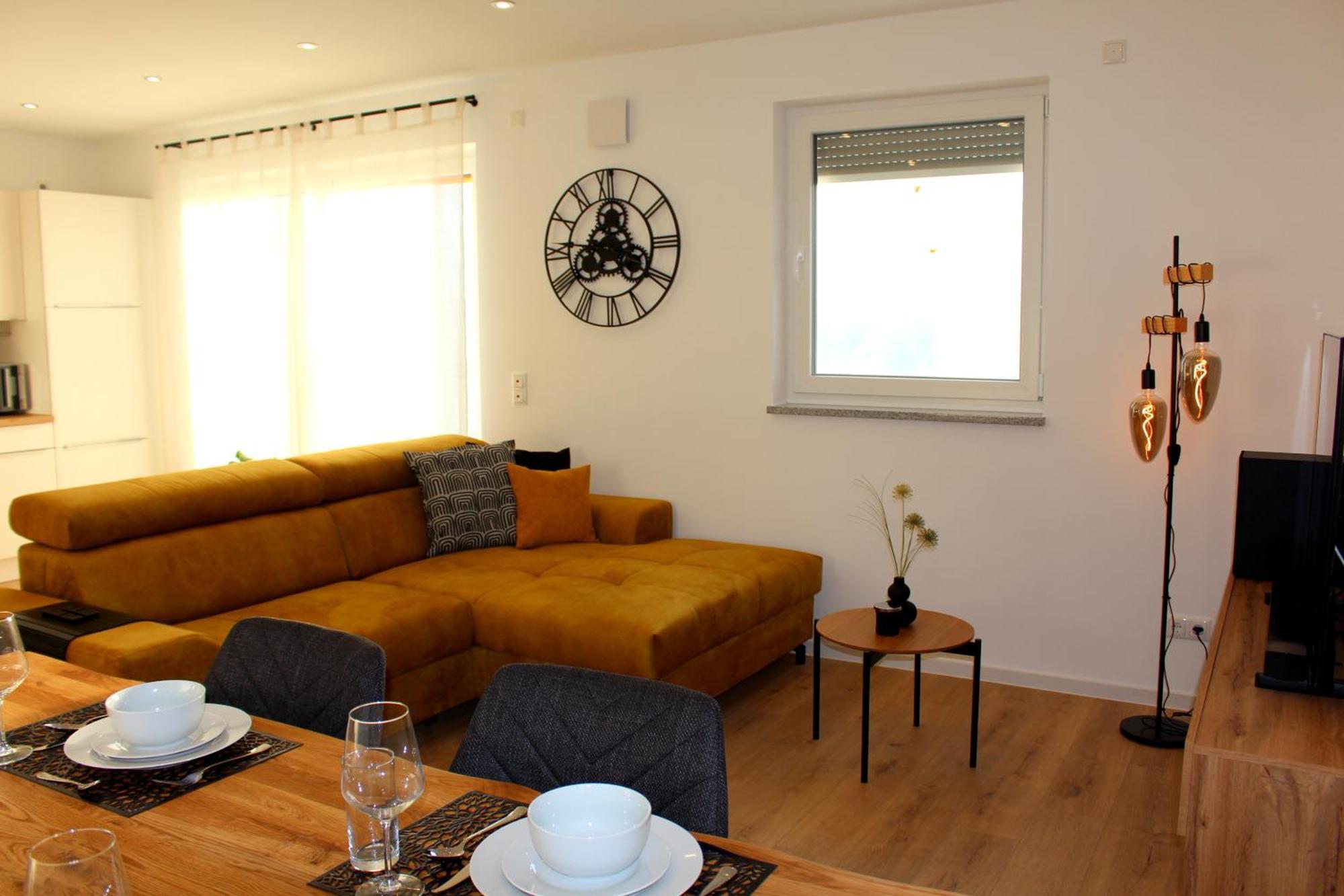 Apartment Mit Voll Ausgestatetter Kueche, Badewanne, Balkon, Parkplatz Vor Dem Haus, Ruhig Gelegen, Ada4 Kulmbach Buitenkant foto