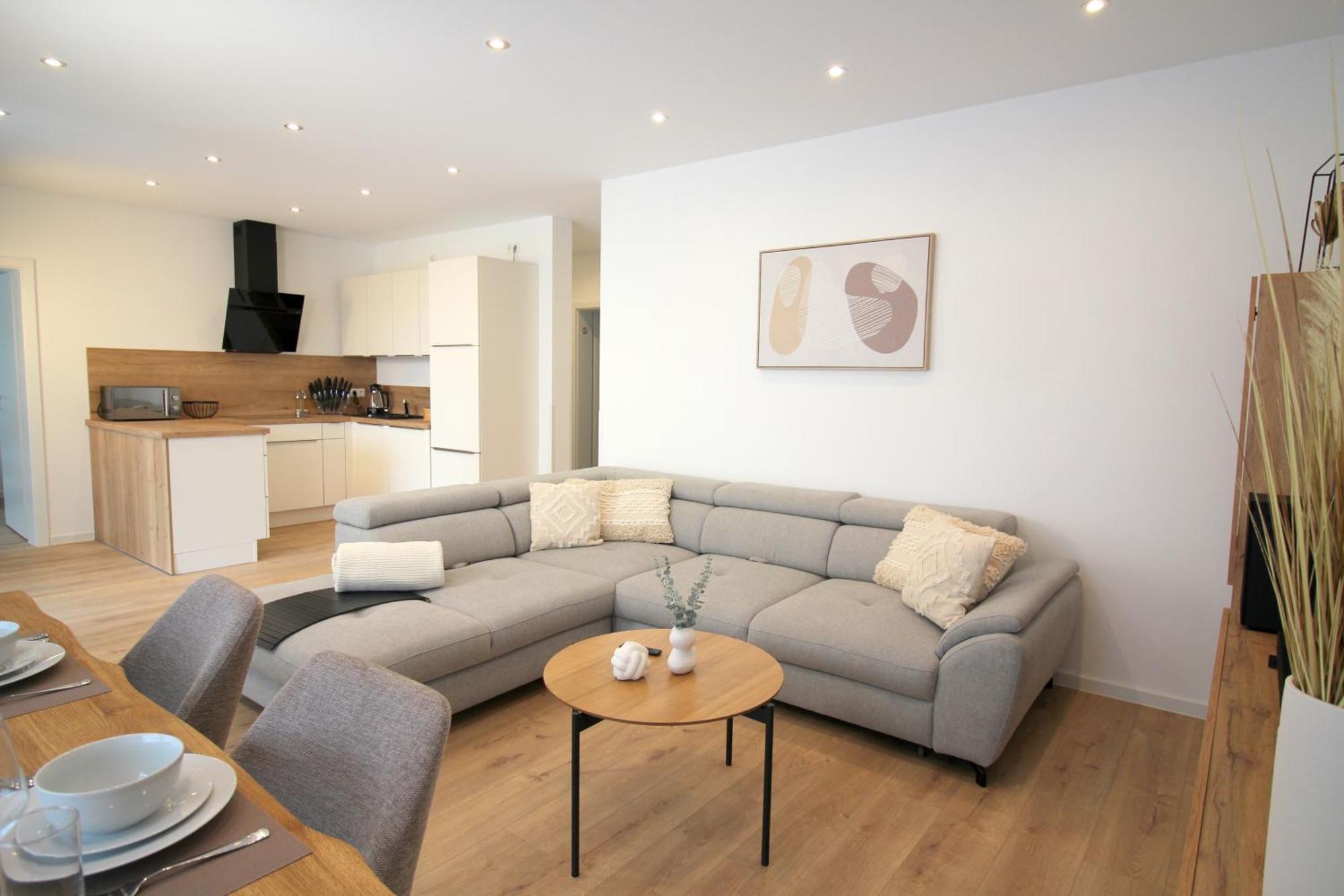 Apartment Mit Voll Ausgestatetter Kueche, Badewanne, Balkon, Parkplatz Vor Dem Haus, Ruhig Gelegen, Ada4 Kulmbach Buitenkant foto