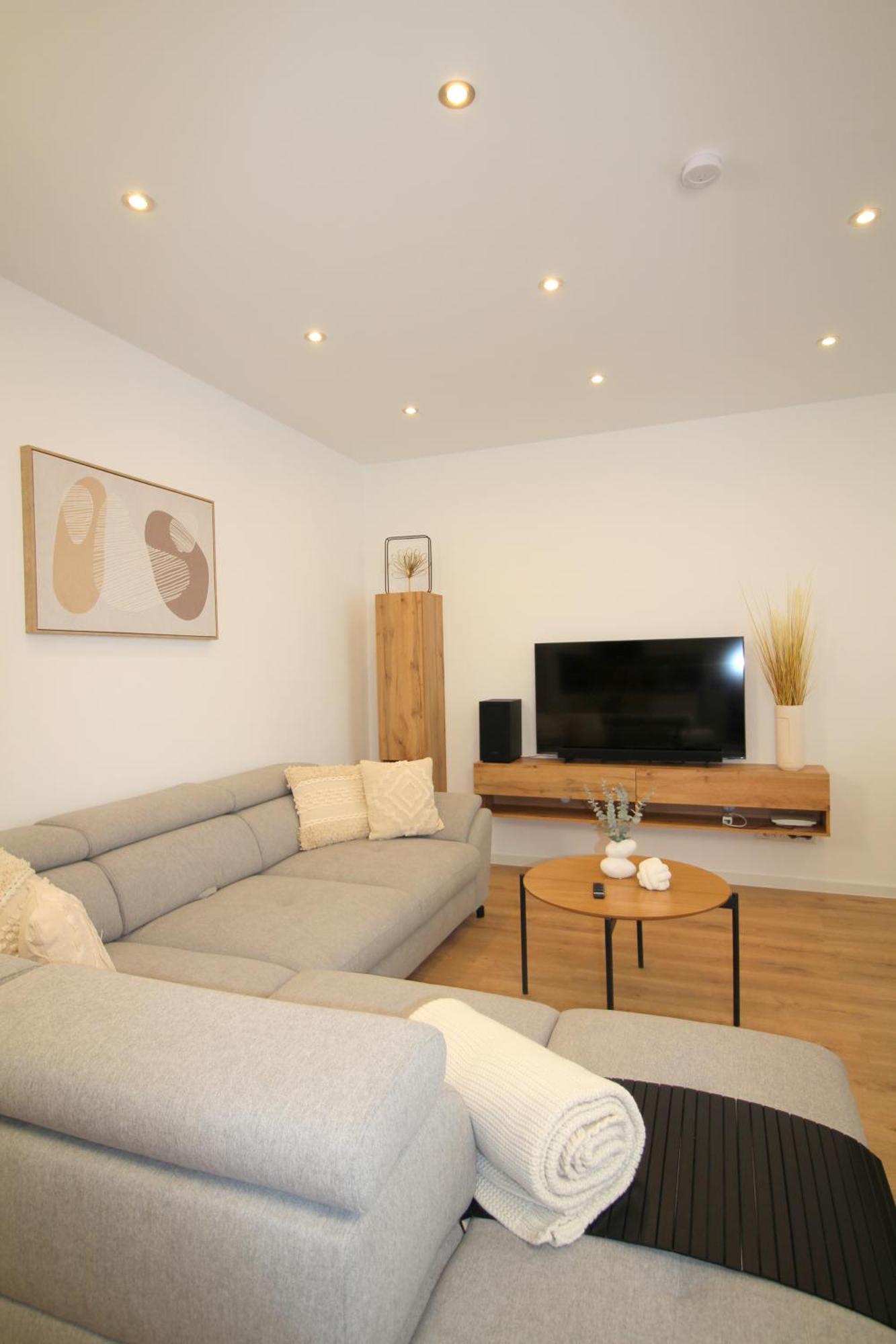 Apartment Mit Voll Ausgestatetter Kueche, Badewanne, Balkon, Parkplatz Vor Dem Haus, Ruhig Gelegen, Ada4 Kulmbach Buitenkant foto